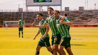 Aldosivi venció a Independiente Rivadavia y mantiene la ilusión de quedarse en Primera.