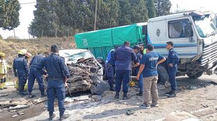 Victoria: un muerto al chocar un camión y una camioneta