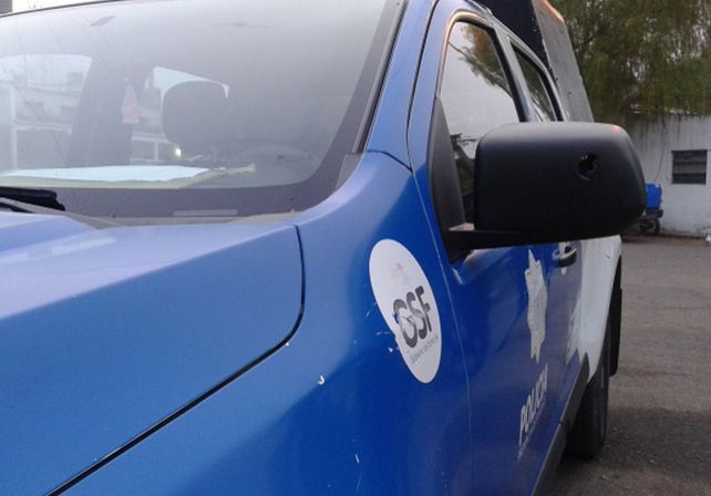 Agredieron a tiros y piedrazos a un patrullero esta madrugada en el barrio Centenario