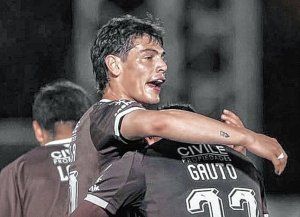 Platense lo dio vuelta sobre la hora y le ganó a Gimnasia de Mendoza