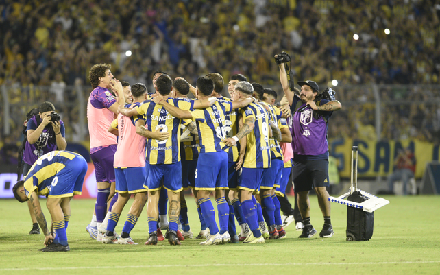 El festejo de Central luego de ganarle a Independiente