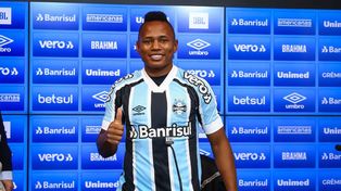 Jaminton Campaz con la camiseta de Gremio. ¿Se queda en el tricolor?