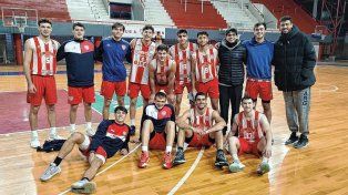Unión superó nuevamente a Almagro en la recta final por la fase regular del Torneo Oficial.