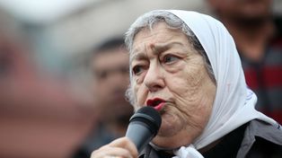 El juez Martínez De Giorgi declaró a Hebe de Bonafini en rebeldía y ordenó su detención