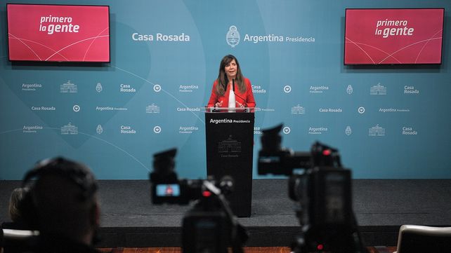 Cerruti: El gobierno priorizará dólares para la producción y el trabajo