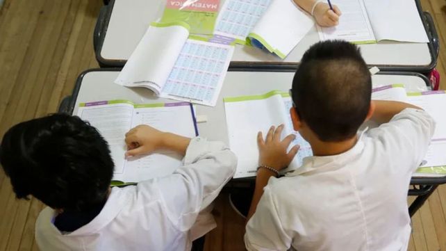 Las escuelas primarias de la provincia ya lanzaron el plan para implementar la libreta digital. 