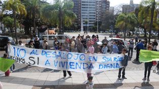 Marcharon a Casa de Gobierno en rechazo al desalojo de Santa Rita II