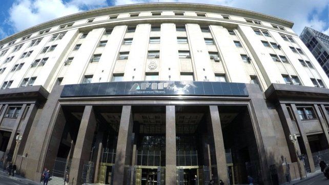 AFIP extendió el vencimiento de los impuestos a los créditos y débitos bancarios y PAIS para facilitar el cumplimiento de obligaciones de los contribuyentes