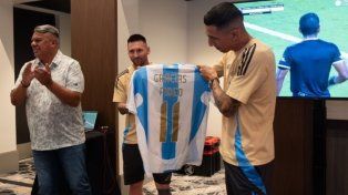 El presidente de la AFA, Claudio Tapia, participó de un evento en Tucumán y allí dialogó con Ovación. Lanzó un mensaje de paz y convivencia para el clásico rosarino que se viene. Valoró a los rosarinos Messi y Di María.