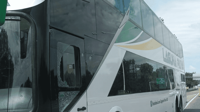 Conmoción en Rosario: atacaron a balazos a un colectivo que trasladaba a personal penitenciario