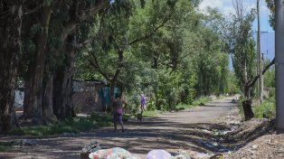 Entrada al barrio Villa Castro, el asentamiento de Guaymallén donde en la noche del sábado se produjo el presunto femicidio. / Mariana Villa - Los Andes