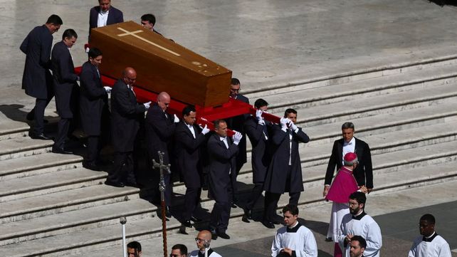 Las imágenes más emotivas del funeral del papa Francisco en la Plaza de San Pedro