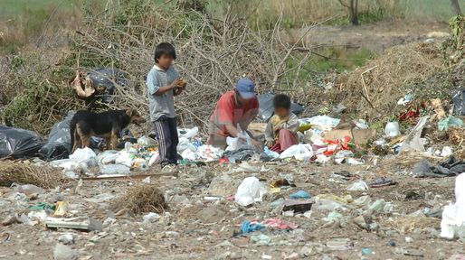 Impactante informe de la UCA: 6 de cada 10 niños son pobres en el país y el 30% no come regularmente