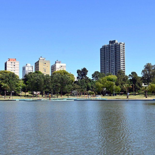 El Municipio continúa con las obras para mejorar las condiciones del lago del Parque del Sur El Municipio continúa con las obras para mejorar las condiciones del lago del Parque del Sur