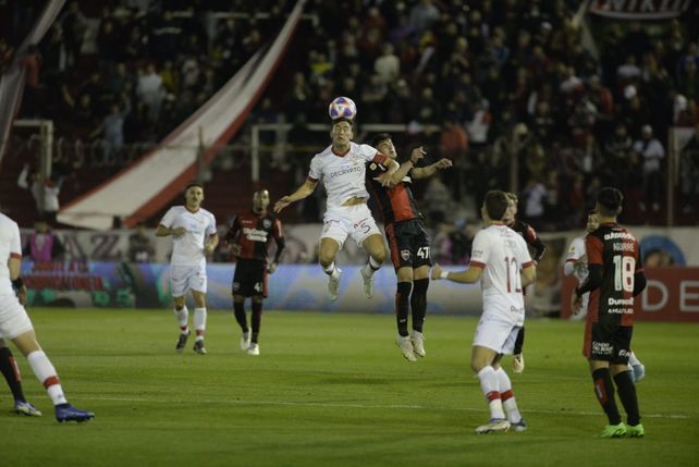 Newells perdió por la mínima con el globo y además sumó lesionados