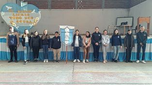 Elegidos. Los alumnos y alumnas que portan hoy el estandarte de la escuela fueron seleccionados a partir de las máximas de San Martín que pregonan valores de respeto por los demás.