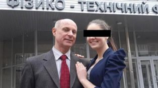 Se viralizan las fotos íntimas de un profesor de 57 años con una alumna de 17