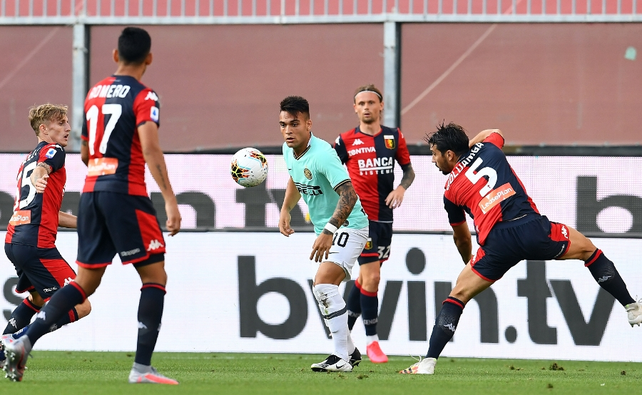 Inter gole&oacute; a Genoa y a&uacute;n sue&ntilde;a con el t&iacute;tulo en Italia.