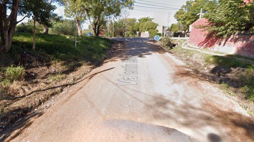 Paraná: un motociclista murió al caer en una calle de tierra