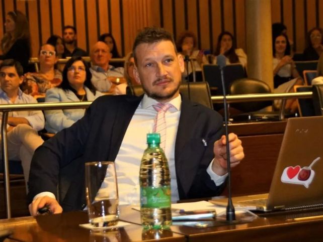 El legislador fue quitado de sus fueros por decisión unánime de sus colegas misioneros en una sesión especial.