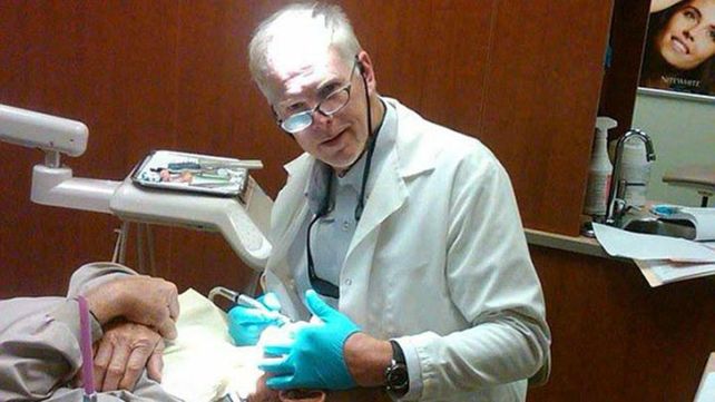 El falso odontólogo que enfrenta cargos penales en Estados Unidos.