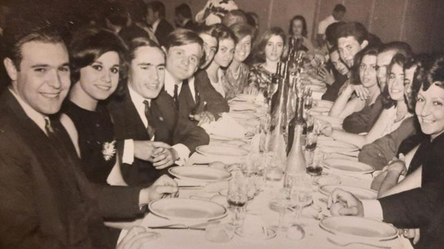Masciaro (primero desde la izquierda) con compañeros de la carrera de Derecho de la Universidad Católica de Rosario