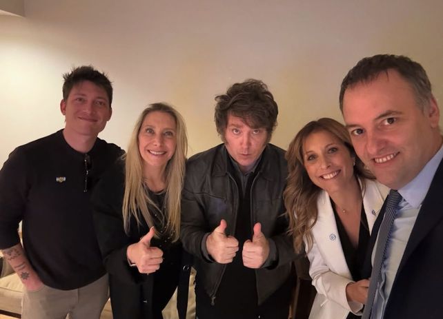 La foto que compartió Adorni junto a los hermanos Milei La foto que compartió Adorni junto a los hermanos Milei