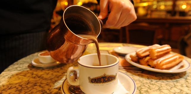 Café Tortoni alberga una larga historia que le otorga mística y personalidad a su local