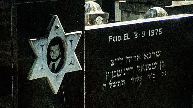 El joven Pablo Reinstein fue secuestrado y asesinado el 3 de septiembre de 1975. Sus restos se encuentran enterrados en el Cementerio Israelita viejo