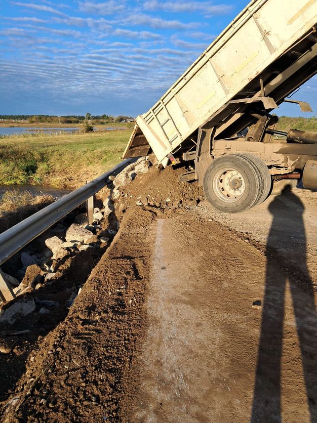 La reparación requiere varias camionadas de tierra.