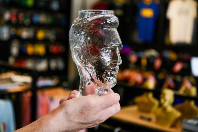 Hay vasos de topo tipo: con la cara de Messi, con la copa del Mundial y hasta con forma de botines.