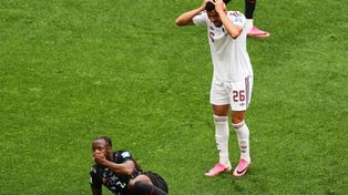 La preocupante escena de la lesión de Ismaël Kenneth Jordan Konése se desarrolló al minuto 53 del segundo tiempo. Un rival no lo puede creer.&nbsp;