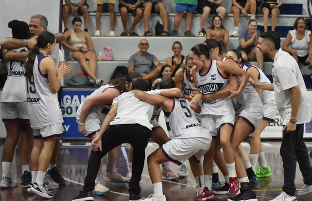 El festejo de las chicas de Náutico en el primer triunfo en 2026 en la Liga Femenina de Básquet.