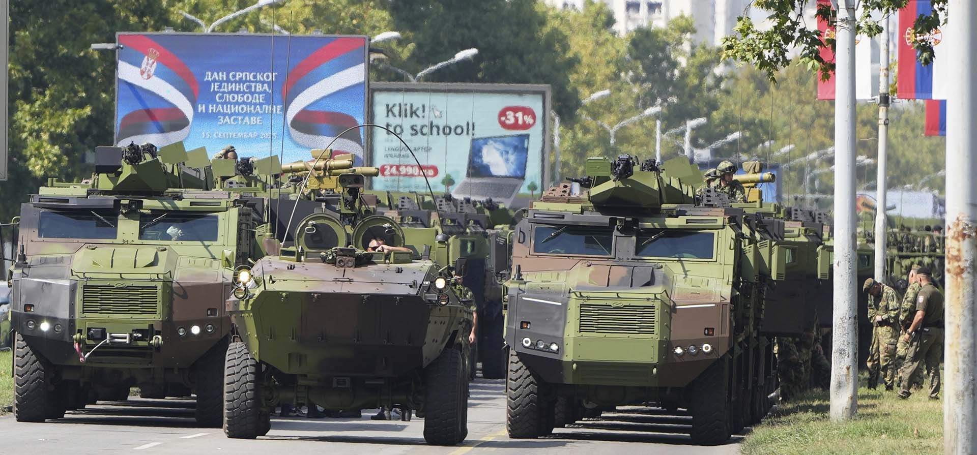 Vehículos blindados del ejército serbio avanzan antes de un desfile militar programado para el 20 de septiembre en Belgrado, la capital serbia, el viernes 12 de septiembre de 2025. (Foto AP/Darko Vojinovic) Vehículos blindados del ejército serbio avanzan antes de un desfile militar programado para el 20 de septiembre en Belgrado, la capital serbia, el viernes 12 de septiembre de 2025. (Foto AP/Darko Vojinovic)