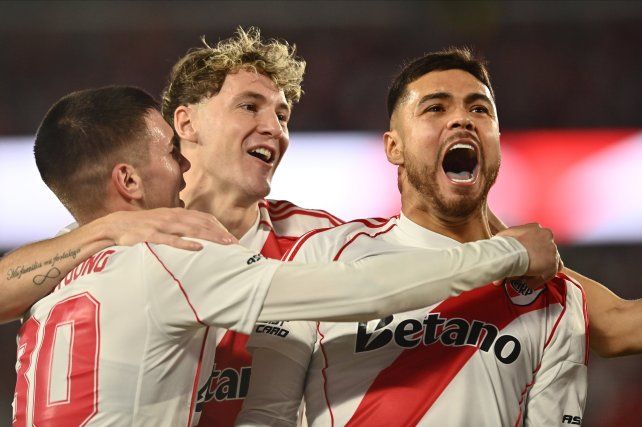 Paulo Díaz a los 11 minutos marcó el primero para River..