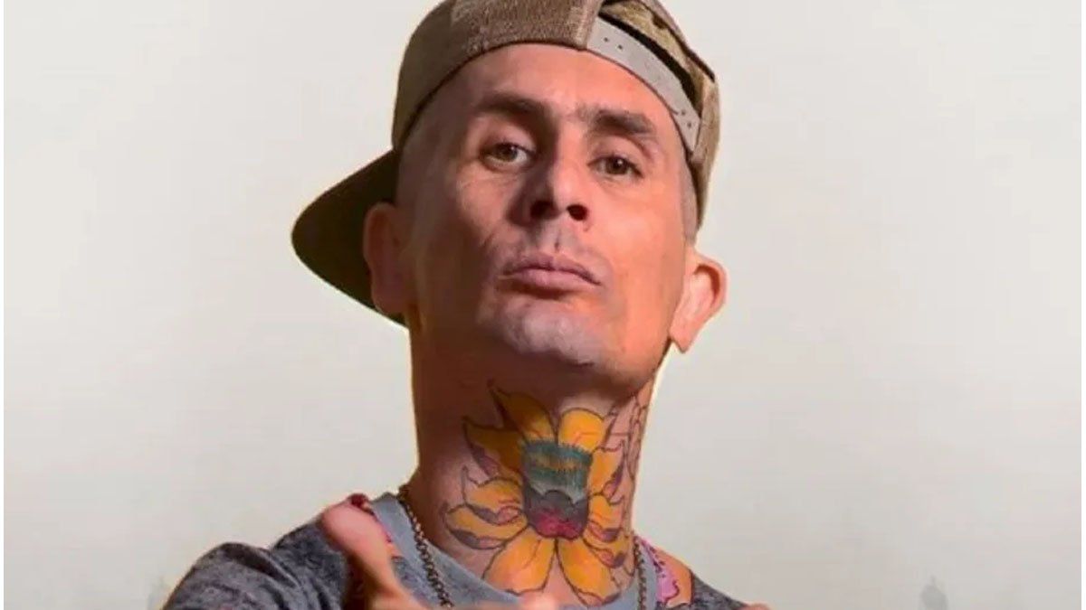 El cantante de Ke Personajes compartió la primera foto con su nueva novia modelo e influencer