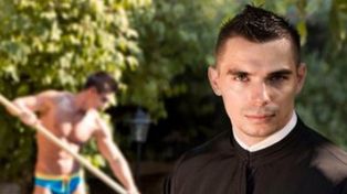 Un grupo de religiosos sin ropa para apoyar el matrimonio igualitario