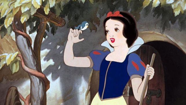 Llueven las críticas a Blancanieves por el beso no consensuado del príncipe