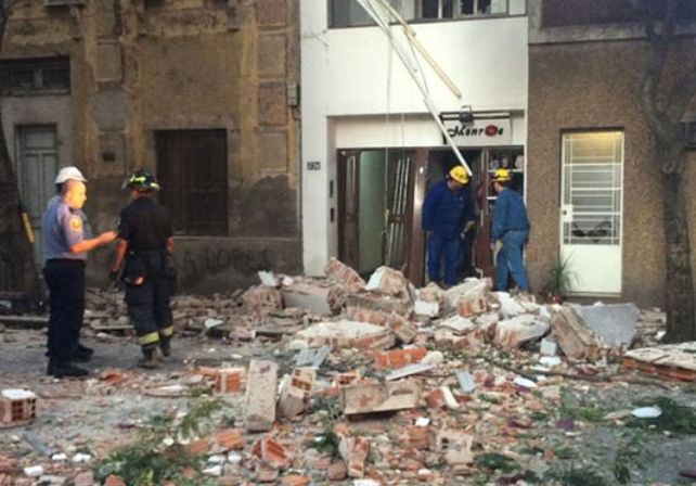 Graves destrozos. La tremenda explosión provocó caída de materiales sobre Balcarce y daños en las adyacencias.