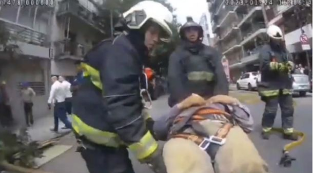 Dos personas resultaron heridas tras el derrumbe de un edificio en Recoleta