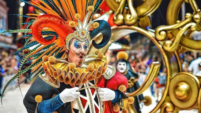 El carnaval de Gualeguaychú comienza este sábado 7 de enero y culmina el 25 de febrero. Participan cinco comparsas con 250 integrantes cada una.&nbsp;