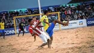 Paraguay se consagró campeón del fútbol playa al vencer a Brasil en Santa Fe por 4 a 2.
