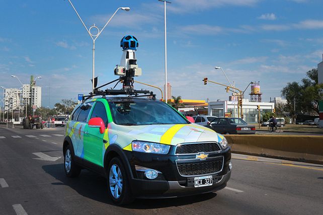 De paparazzis a artistas: los autos de Street View frente a los flashes