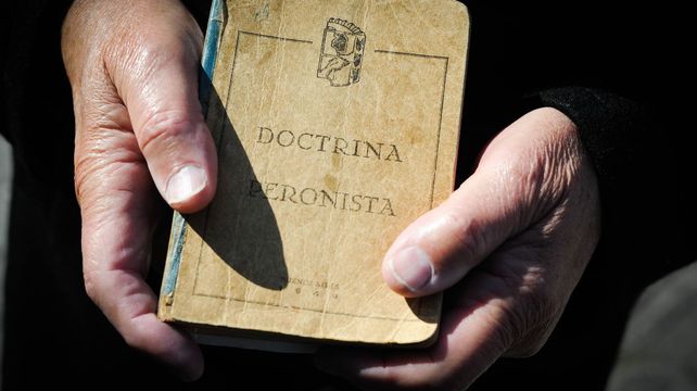 Un ejemplar de la Doctrina Peronista.