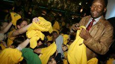 El filme es narrado por el mismo Pelé. El filme es narrado por el mismo Pelé.