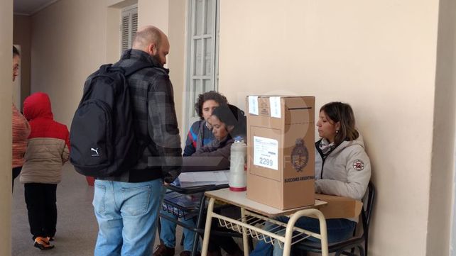 En un domingo soleado, los primeros santafesinos concurren a las urnas