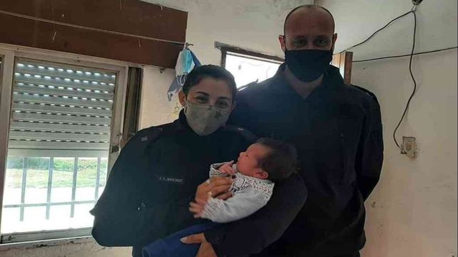 Final Feliz. Tobías ya esta en su hogar tras el acto heroico que salvó su vida.