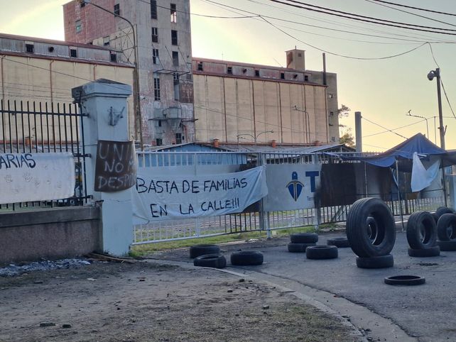 El conflicto laboral en el puerto duró más de un mes. Hubo acuerdo pero sigue la protesta de trabajadores que no fueron reincorporados.