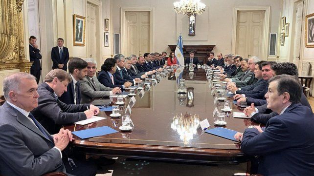Gobernadores del PJ quieren Impuesto al Cheque, no Ganancias