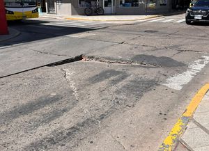 Hundimiento en 9 de Julio y Salta: comienzan los trabajos de reparación y habrá cortes de tránsito y desvíos de colectivos